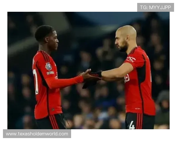 曼联新援阿姆拉巴特四次失误酿悲剧全场最低分再掀表现质疑 曼联新援阿姆拉巴特四次失误酿悲剧全场最低分再掀表现质疑