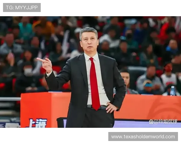 郭士强观战赵维伦，关注新生代球员成长